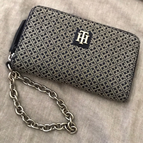 Tommy Hilfiger Handbags - Tommy Hilfiger wallet/clutch